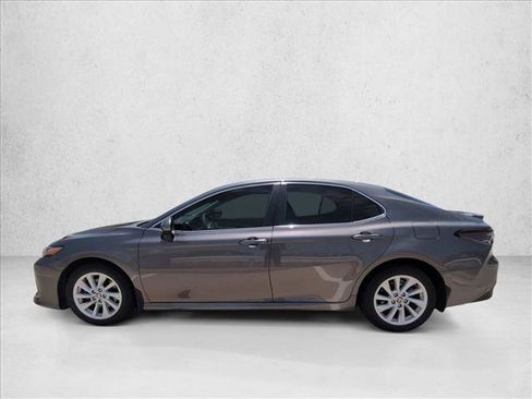 Used 2022 Toyota Camry LE FWD image 8