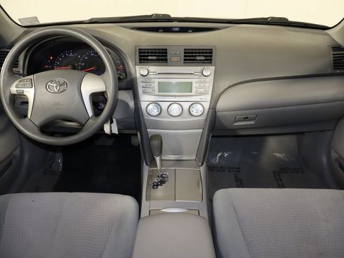 Used 2011 Toyota Camry LE FWD image 11