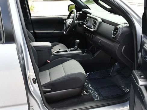 Used 2020 Toyota Tacoma TRD Off-Road AWD/4WD image 44