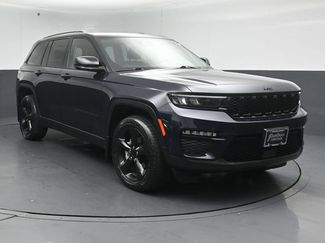 Used 2023 Jeep Grand Cherokee Limited w/ Black Appearance Package AWD/4WD video 1