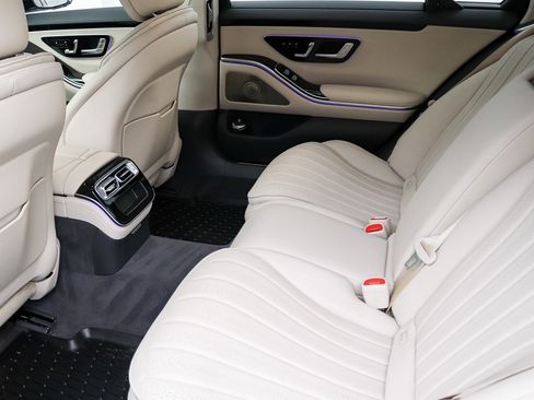 Used 2022 Mercedes-Benz S 500 4MATIC w/ AMG Line Package image 24