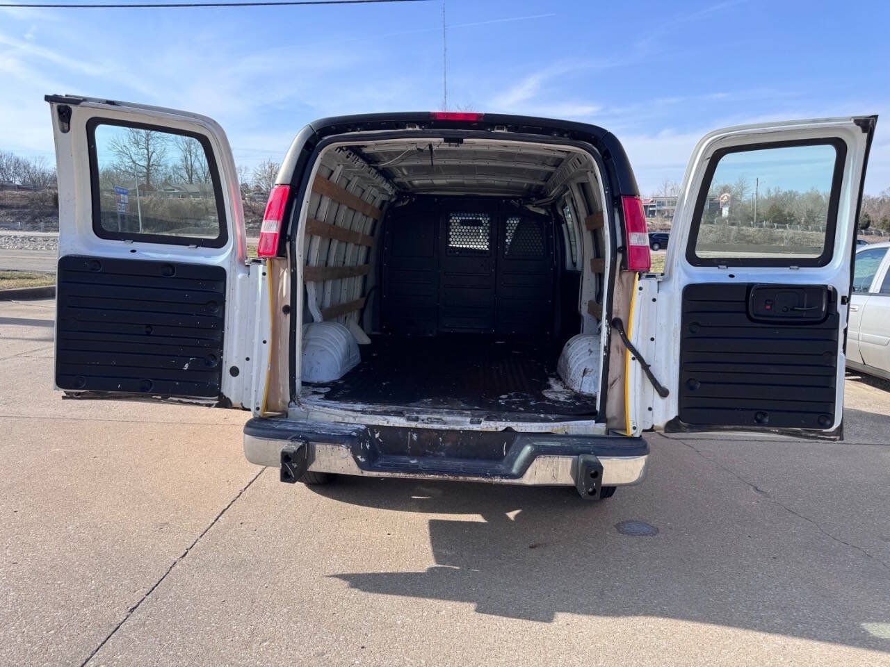 Used 2019 Chevrolet Express 2500 w/ Driver Convenience Package RWD image 11