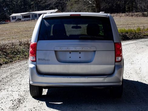 Used 2013 Dodge Grand Caravan SXT w/ UConnect Hands-Free Group image 3