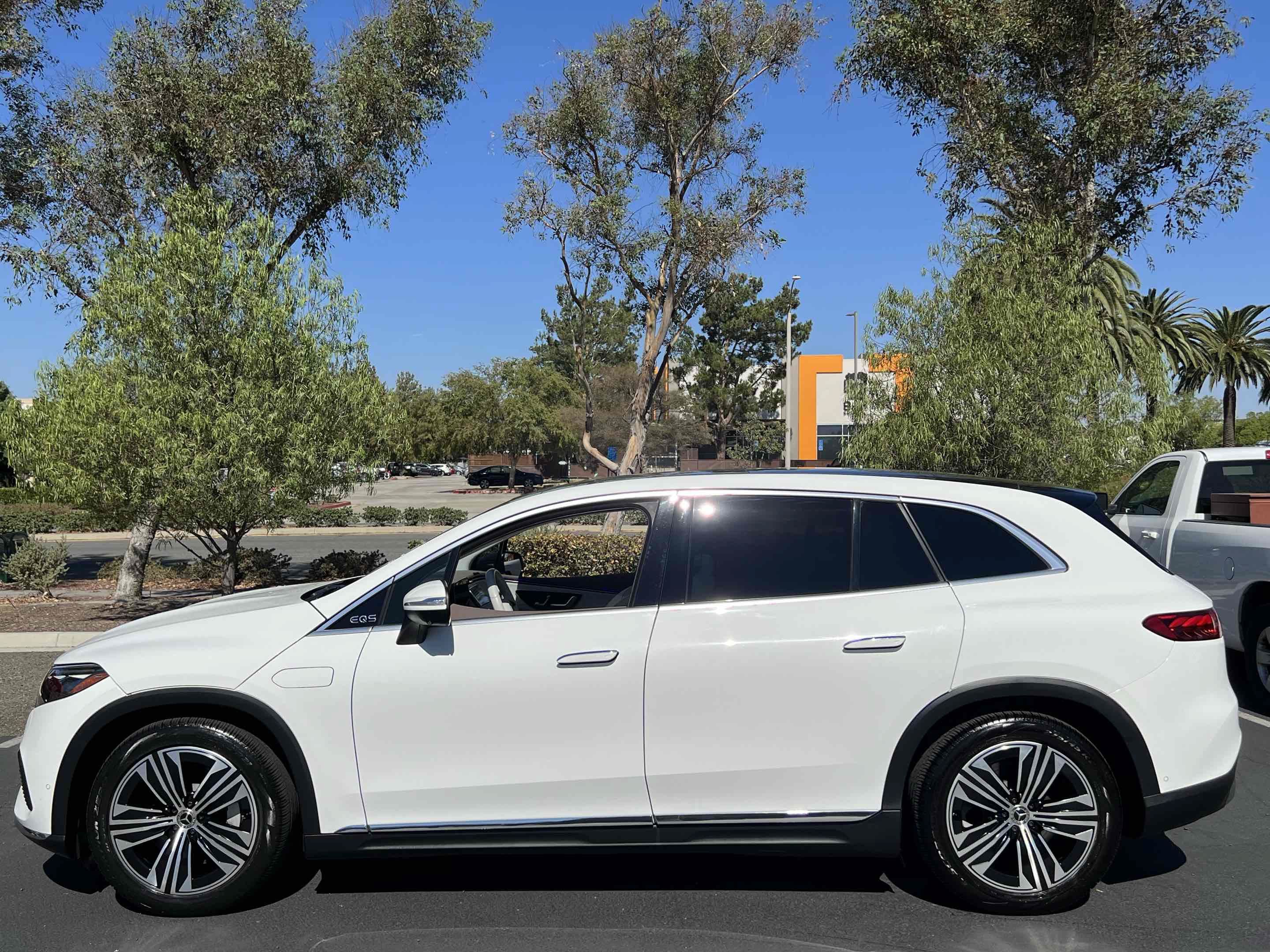 Used 2023 Mercedes-Benz EQS 450+ SUV image 18