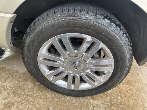 Used 2008 Lincoln Navigator 2WD image 9