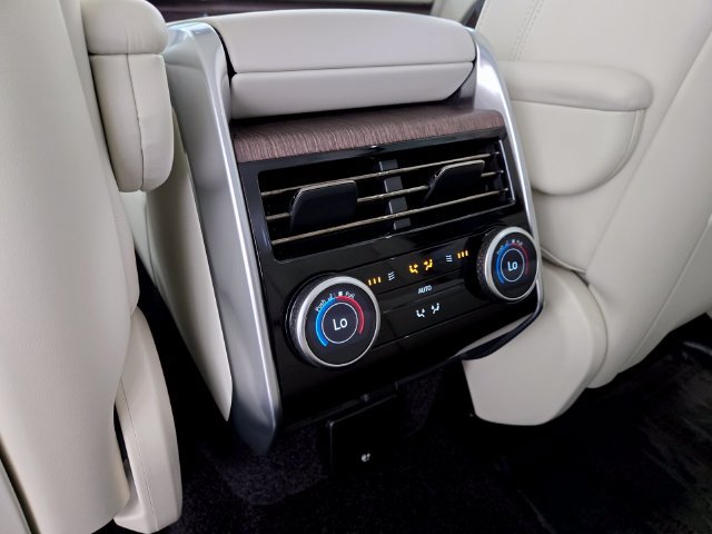 Certified 2025 Land Rover Range Rover Long Wheelbase SE AWD/4WD image 13