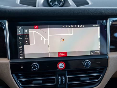 New 2026 Porsche Macan image 18