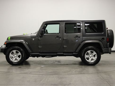 Used 2016 Jeep Wrangler Unlimited Sahara w/ Connectivity Group image 5