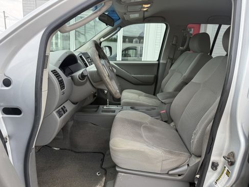 Used 2009 Nissan Frontier SE w/ SE Value Truck Pkg AWD/4WD image 11