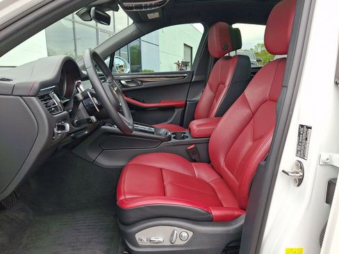 Used 2023 Porsche Macan AWD/4WD image 24