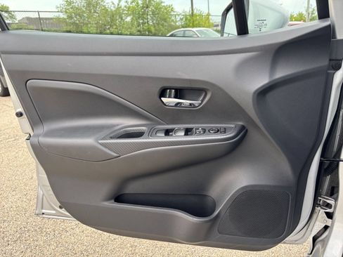 Used 2025 Nissan Versa SV FWD image 18
