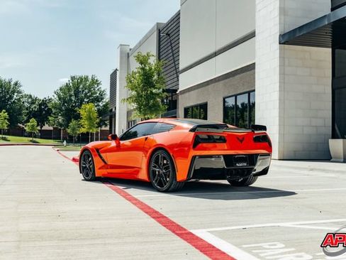 Used 2019 Chevrolet Corvette Stingray Coupe w/ Carbon Flash Badge Package RWD image 39