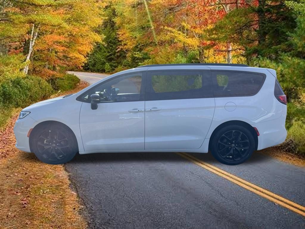 Used 2025 Chrysler Pacifica Limited FWD image 7