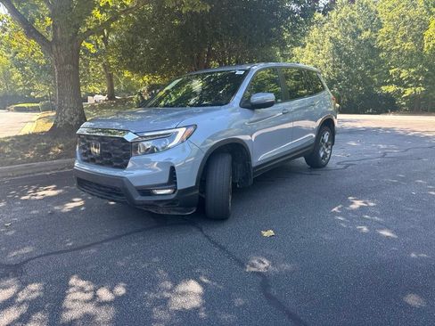 Used 2023 Honda Passport EX-L image 3