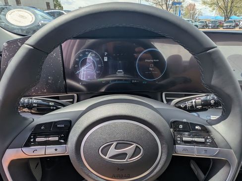 Used 2025 Hyundai Elantra Limited image 14