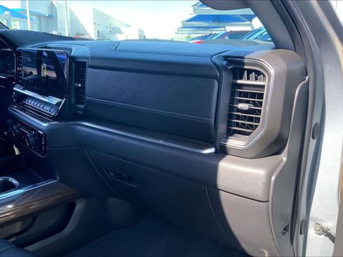 Used 2024 Chevrolet Silverado 1500 LT Trail Boss w/ Convenience Package II image 18