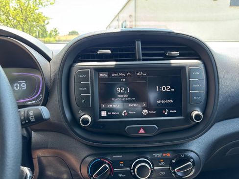 Used 2025 Kia Soul LX w/ LX Technology Package FWD image 20