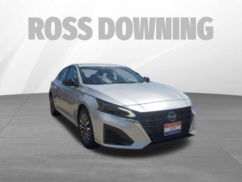 Used 2024 Nissan Altima 2.5 SV FWD image 3