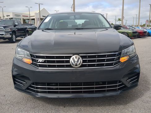 Used 2017 Volkswagen Passat 1.8T R-Line image 3