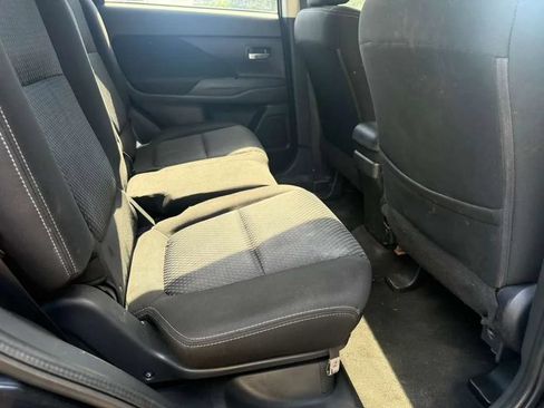 Used 2017 Mitsubishi Outlander ES AWD/4WD image 7