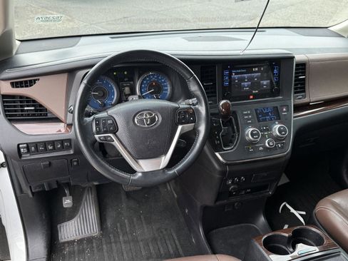 Used 2017 Toyota Sienna Limited Premium AWD/4WD image 16