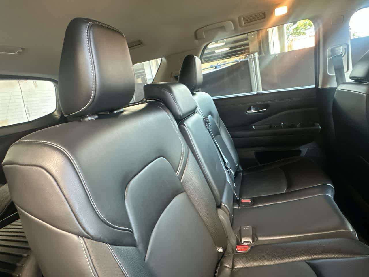 Used 2023 Nissan Pathfinder SL w/ Black Appearance Package AWD/4WD image 26