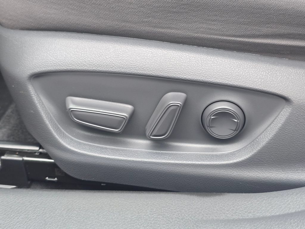 Used 2019 Toyota Camry LE FWD image 29