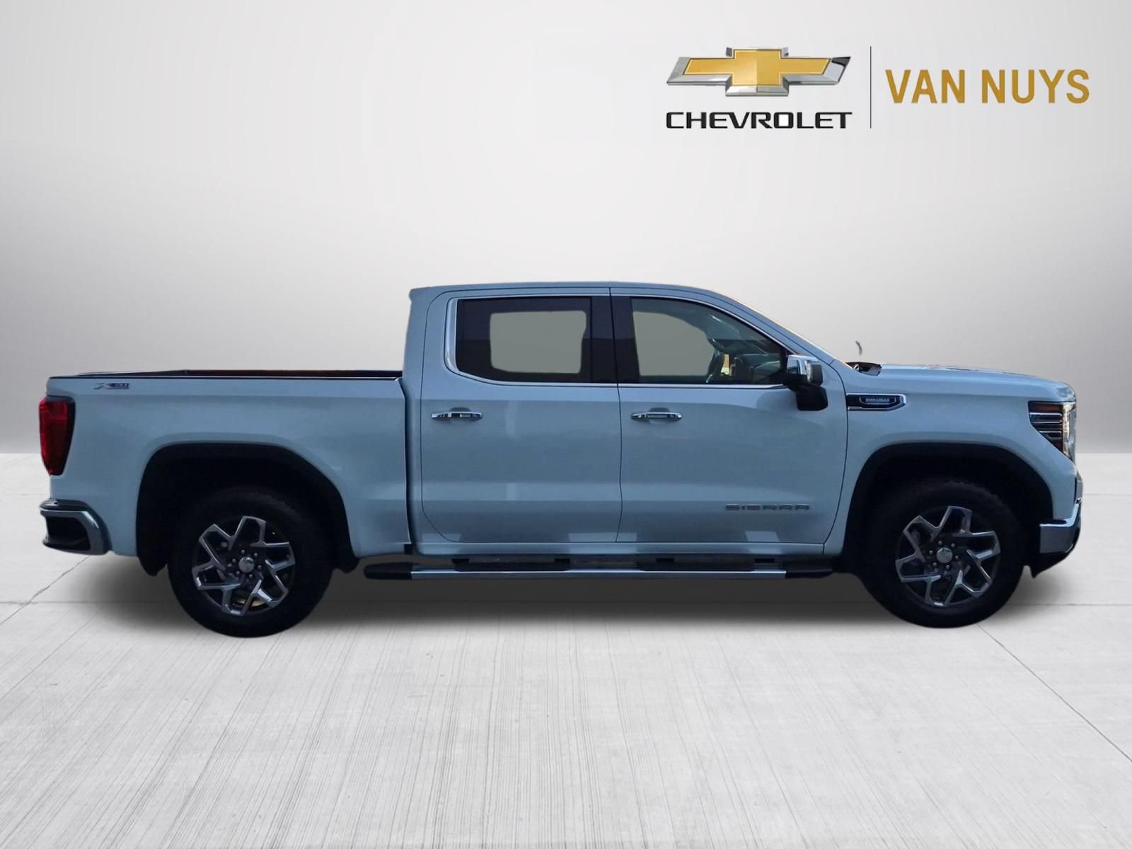 Used 2026 GMC Sierra 1500 SLT w/ SLT Premium Plus Package AWD/4WD image 4