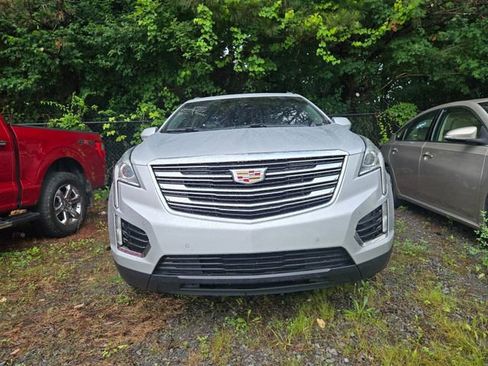 Used 2017 Cadillac XT5 Luxury w/ Driver Awareness Package FWD image 2