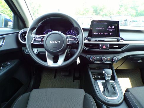 Used 2023 Kia Forte LXS w/ LXS Technology Package FWD image 14