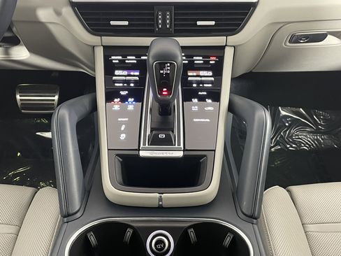 Used 2022 Porsche Cayenne S image 20