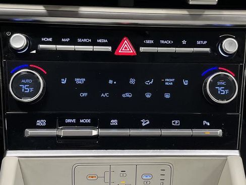 Used 2025 Hyundai Santa Fe SEL image 12