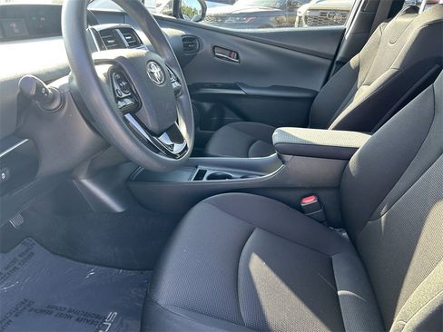 Used 2022 Toyota Prius L Eco image 11