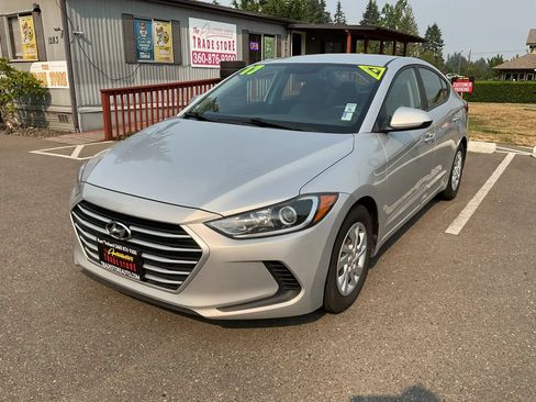 Used 2017 Hyundai Elantra SE FWD image 1