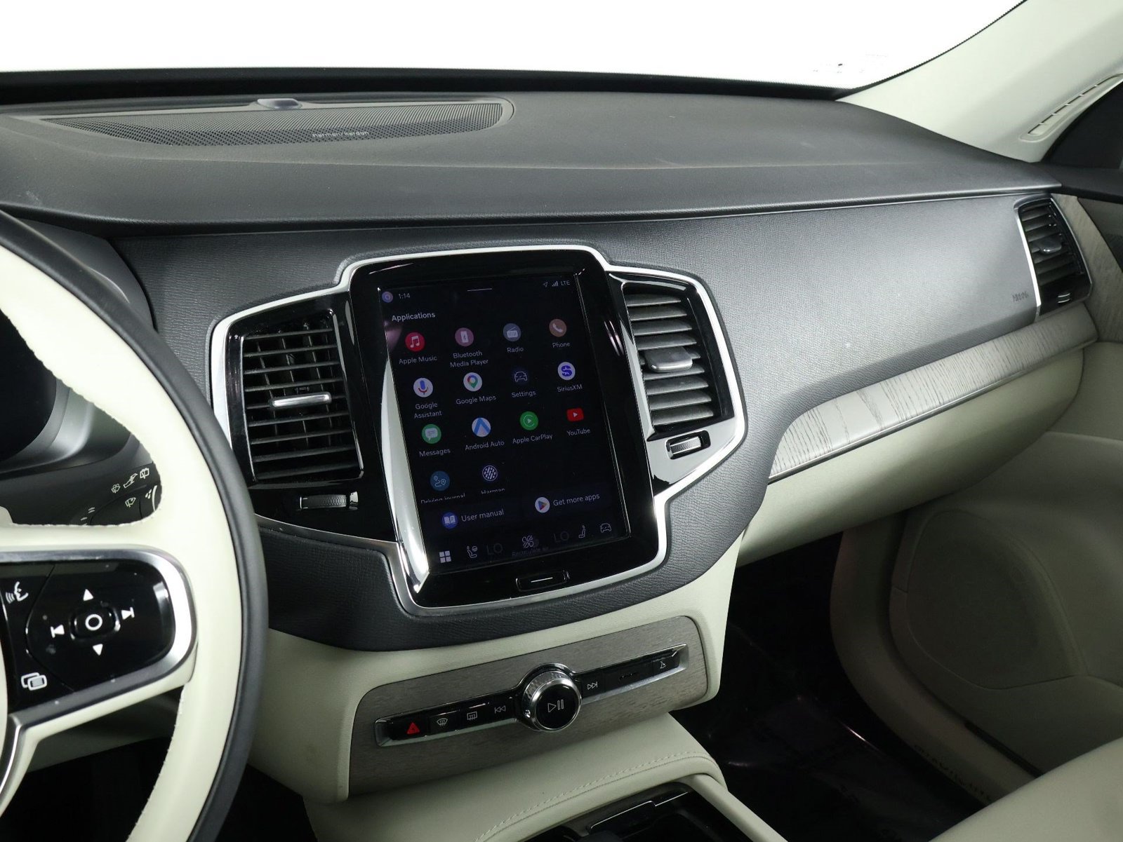 Certified 2025 Volvo XC90 T8 Plus w/ Protection Package Premier AWD/4WD image 9