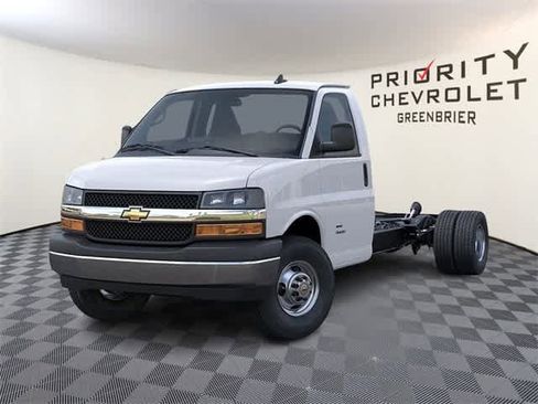 New 2025 Chevrolet Express 3500 w/ Power Convenience Package image 6