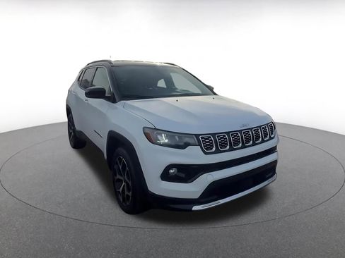 Used 2025 Jeep Compass Limited image 3