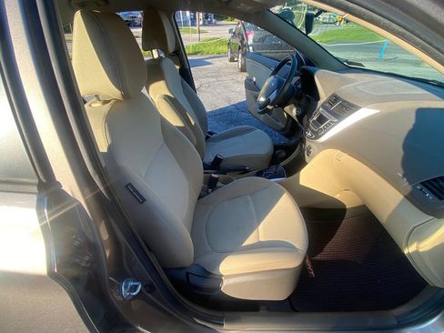 Used 2014 Hyundai Accent GLS FWD image 30