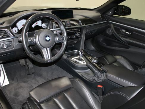 Used 2017 BMW M4 Convertible image 27