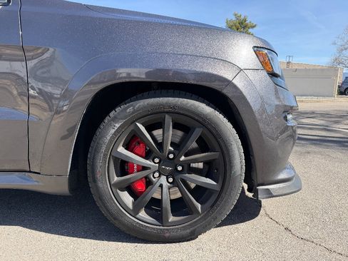 Used 2016 Jeep Grand Cherokee SRT image 4