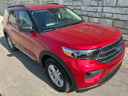 Used 2023 Ford Explorer XLT AWD/4WD image 7