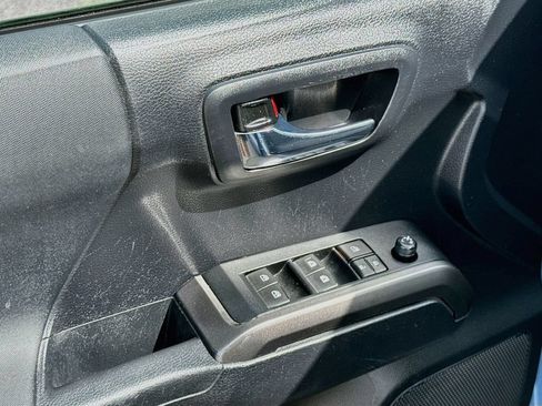 Used 2019 Toyota Tacoma SR5 AWD/4WD image 19