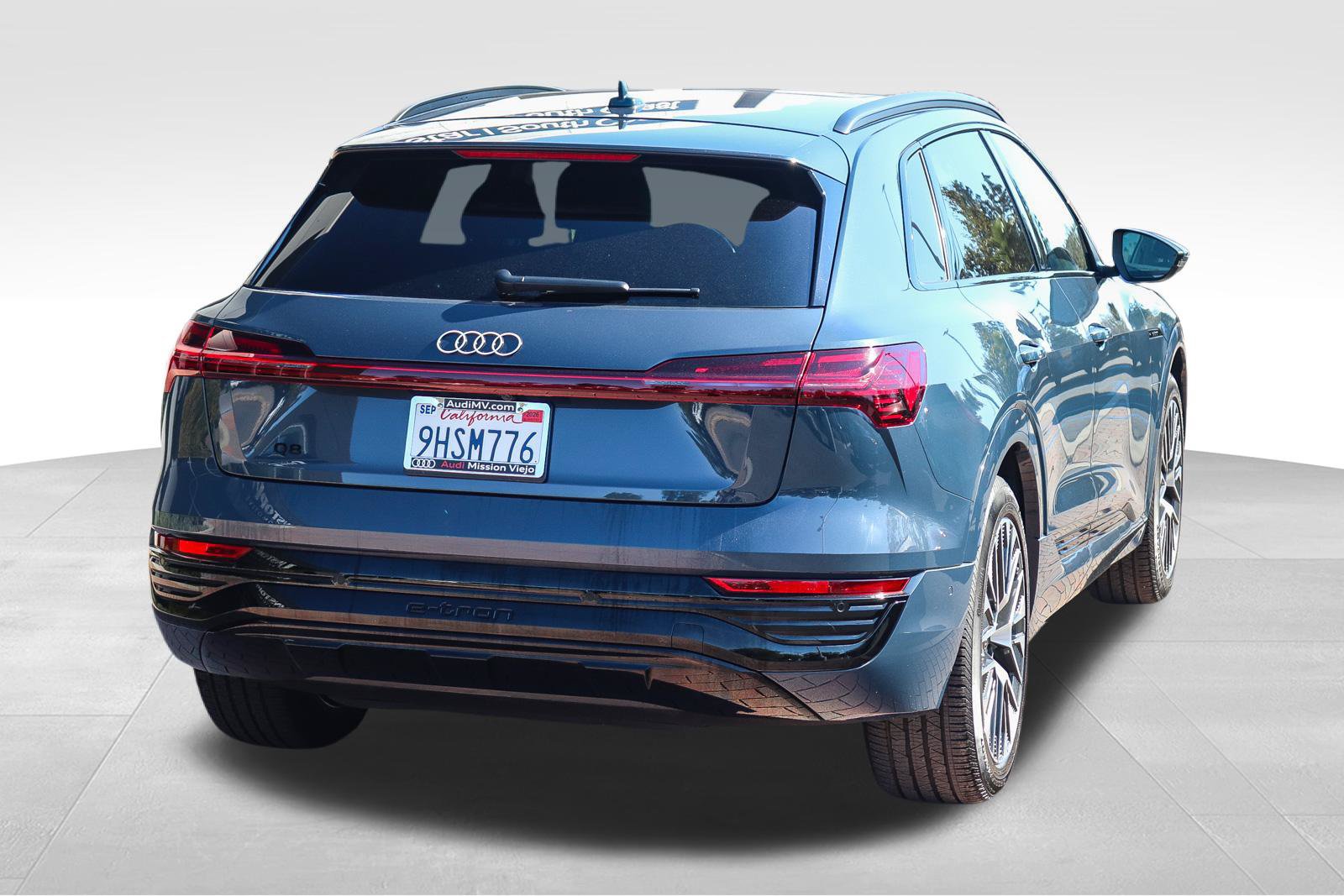 Certified 2024 Audi Q8 e-tron Premium Plus w/ Premium Plus Package AWD/4WD image 8