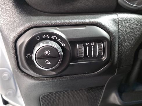 Used 2020 Jeep Gladiator Overland image 18