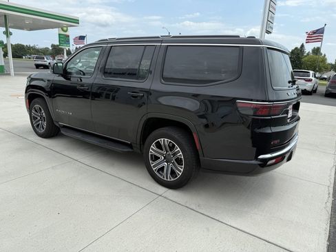 Used 2024 Jeep Wagoneer Series II image 6