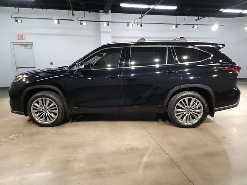 New 2026 Toyota Highlander Platinum AWD/4WD image 4