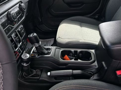 Used 2025 Jeep Wrangler Unlimited Sport AWD/4WD image 33