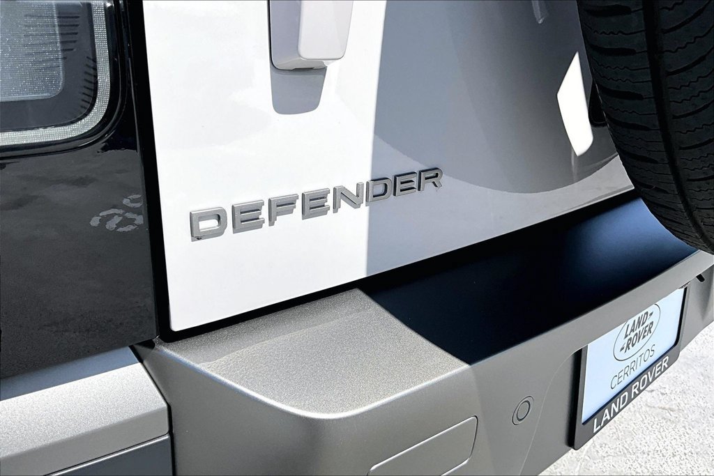 New 2026 Land Rover Defender 110 S AWD/4WD image 9