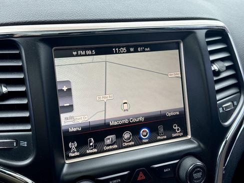 Used 2015 Jeep Grand Cherokee Limited w/ Luxury Group II AWD/4WD image 35