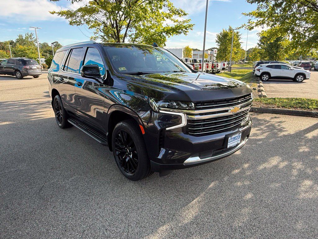 Used 2024 Chevrolet Tahoe LT w/ Luxury Package AWD/4WD image 7